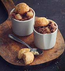 Dessert alla ricotta e pere in cocotte