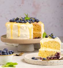 Ciasto na parze z borówkami z kremem cytrynowym