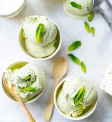 Glace au yaourt et à la menthe