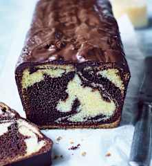 Eierlikörkuchen mit Nuss-Nougat-Swirl