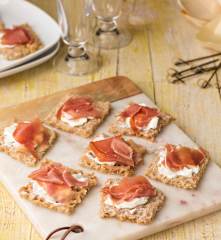 Cracker di segale farciti