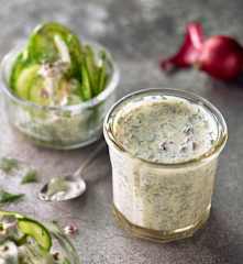 Sahne-Dill-Dressing