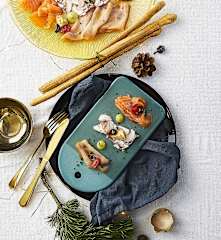 Antipasto misto di mare con grissini