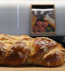 Μαστιχωτό τσουρέκι