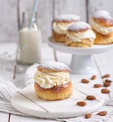 Skandynawskie bułeczki z nadzieniem marcepanowym (Semlor)