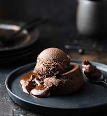 Lava cake al cioccolato con gelato al caffè