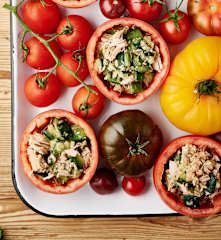 Pomidory faszerowane miętą, cukinią i tuńczykiem