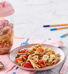 Penne integrali con melanzane, pomodori e mozzarella