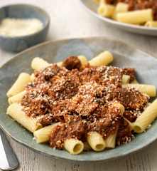 Sporki Makaruli (Dirty Macaroni)