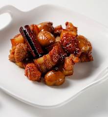 Thịt kho hạt dẻ Trùng Khánh