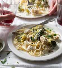 奶油雞肉花椰菜義大利麵