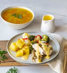 Zupa warzywna, kurczak w sosie musztardowo-śmietanowym