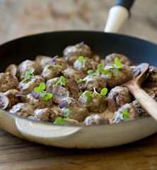 Beyaz Şaraplı Mantar Soslu Köfteler