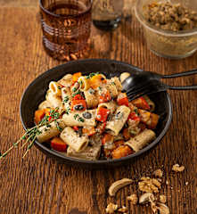 Rigatoni mit Kürbis und Steinpilzpesto