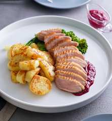 莓果鴨胸和鴨油馬鈴薯