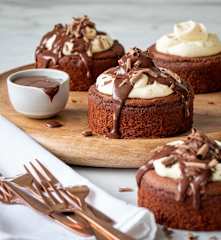 Mini chocolate cakes