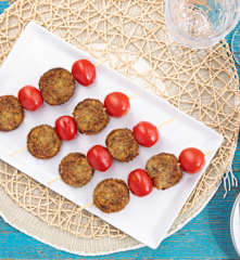 Spiedini con polpette di melanzane e pomodorini