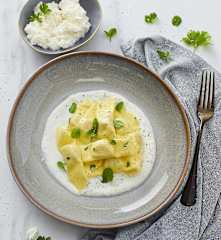 Ravioli di magro con salsa di caprino alla menta