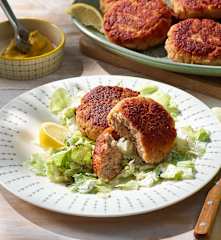 Kasseler-Frikadellen mit Eisbergsalat und Zitronen-Dressing