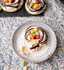 Ninhos da Páscoa de merengue