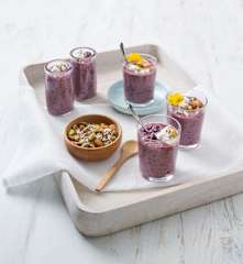 Overnight berry breakfast