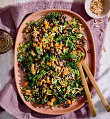 Beluga-Linsen-Salat mit Datteln