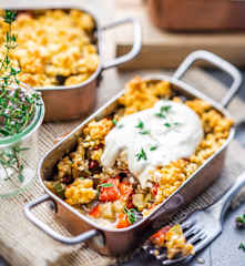 Crumble légumes d'été et sauce au fromage frais
