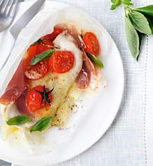 Papillotes de poulet, tomate et mozarella