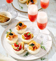 Herzhafte Mini-Cheesecakes mit Erdbeer-Cocktail