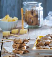 Biscotti salati con olive nere e semi di chia