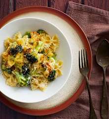 Pasta gratinata con broccoli e mozzarella