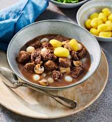 Rinder-Champignon-Ragout mit Silberzwiebeln