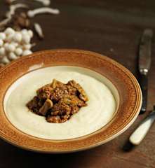 Guisado de porco com puré de batata