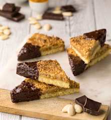 Triangoli alle nocciole e mandorle (nussecken)