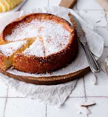 Bolo de abacaxi e coco