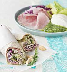 Rollos de jamón cocido con pesto de rúcula