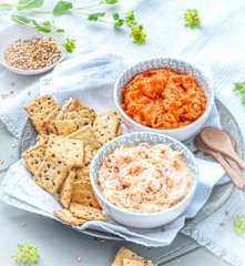 Crackers aux graines, dips à la dorade ou à la tomate