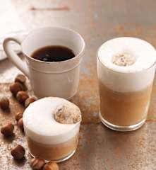 Espuma de leite com café e gelado de avelã