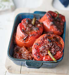 Poivron farci à la viande, coulis de tomates