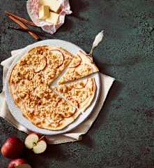 Apfel-Flammkuchen mit Streuseln