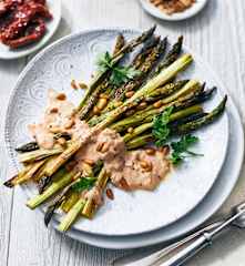 Gerösteter Spargel mit Tahinsauce