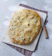 Focaccia ai 4 formaggi
