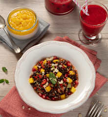 Menü: Geeister Himbeerdrink, fruchtiger Linsensalat & Kokospudding