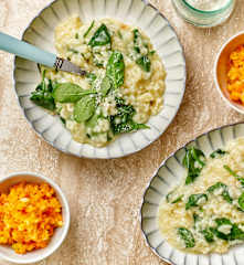 Menù: risotto agli spinaci con insalata di carote e mele