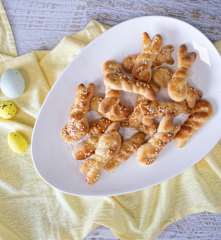 Greek Easter biscuits (Koulourakia)