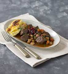 Rehragout mit Wurzelgemüse und Rahmerdäpfeln