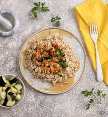 Kurczak curry z „ryżem” z kalafiora