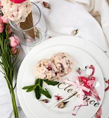 火烈鸟玫瑰草莓冰激凌