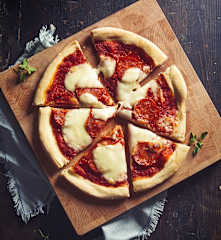 Pizza con salame piccante TM6