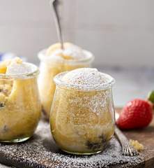 Pancake muffins with banana and chocolate